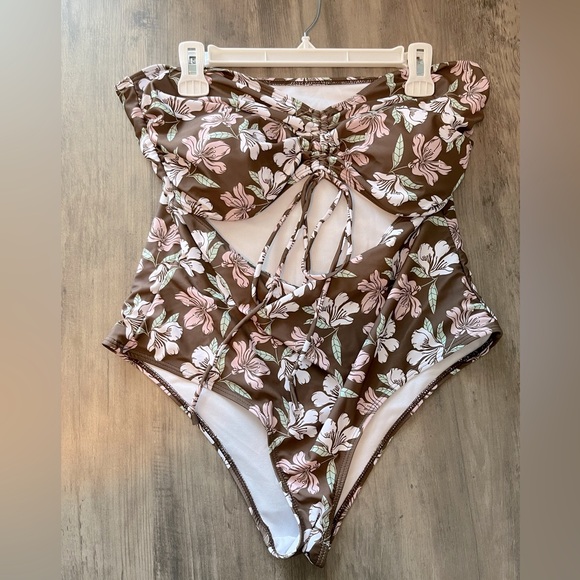 NWOT SHEIN Hawaiian Floral Print Strapless One Piece Swimsuit Bathing Suit - Picture 2 of 7